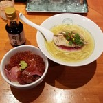 麺屋 六感堂 - 鰤いくら丼（限定チャコ飯）＋ぶり清湯（シャモーブリアン）