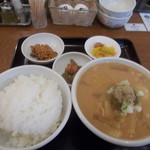 吉田とん汁店 - 豚汁定食