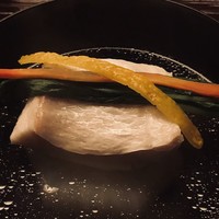 道人 - 白甘鯛のお椀。四年寝かしの真昆布のお出汁。噴火湾でしょう。白甘の分厚い身に驚愕。4〜50cmくらいの大物でした