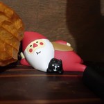 灯 - 冬太りサンタ 猫とゴロ寝