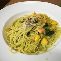 Trattoria VICINO - サーモンと銀杏、ほうれん草のクリームソース