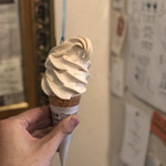 ジェラテリア アクオリーナ - ミルクキャラメルのジェラートソフト（値段失念）税込