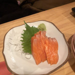 青森うまいもん居酒屋 わやわや - サーモン刺し