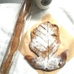 ブリコラージュ ブレッド アンド カンパニー - 岩永シェフのいらしているペルシュウのお祭り日、この日の限定スペシャルパンGet しました。20181209　ゴルゴンゾーラ金柑カソナード黒胡椒のリーフパンおいしかったな♡　紙カップがホワイトになったね