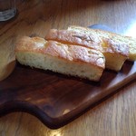 オステリア ルビーノ - 自家製パン