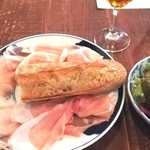 ブリコラージュ ブレッド アンド カンパニー ダイニング・カフェ - 国産小麦のバゲットおいしい。