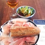 ブリコラージュ ブレッド アンド カンパニー ダイニング・カフェ - ペルシュウは、奥が24か月熟成、手前が17か月熟成。ハーフ＆ハーフでお願いできました。熟成が長い方が、風味が深い気がするな。おいしい生ハムでは、塩分まろやかなのね♡　20181209