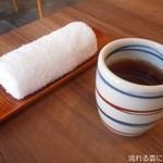 Jiyuugaoka Shuu - お茶とおしぼり