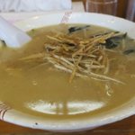Menya Ajikura - ネギらーめん（￥650）　トンコツ系スープだと思います