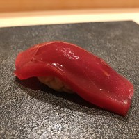 はっこく - やま幸の赤身。赤身の旨味の凝縮感がすごい