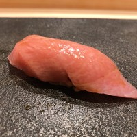 はっこく - やま幸の大トロ。魚の脂の甘みをしっかりと楽しめる