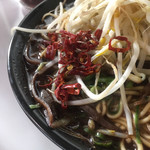 好来ラーメン - 輪切り唐辛子