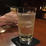 バー ウダ - デュワーズのハイボールをオーダー