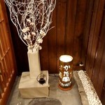 和三條 かた岡 - 入口の花もクリスマス仕様になっていました！