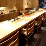 和三條 かた岡 - カウンター席