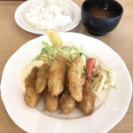 とんかつキッチンむらかみ - カキフライ９００円、ライス２００円、赤だし１５０円