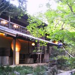 茶房 糸屋 - 有名な黒茶屋と同じ敷地内です。敷地内の散歩は自由。