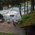 茶房 糸屋 - 黒茶屋敷地内には、こんな気持ちいい場所も。