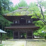 茶房 糸屋 - （参考）少し歩くと、広徳寺。とても印象的な山門です。