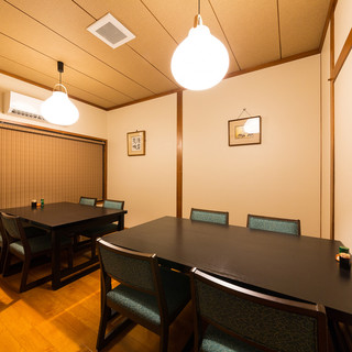 八名の小部屋あり