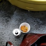 秩父宮ラグビー場 売店 - 残った唐揚げとkamuraさんが買ってくれたスクラムポテト。