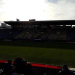 秩父宮ラグビー場 売店 - 逆サイドに回ってみたら思いっ切り逆光でした。