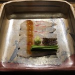 御料理 光安 - 明石真鯛の昆布締め。お酒の旨さを引き立てる逸品。