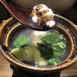 御料理 光安 - 軽く焼いた雲子がいい感じ。グツグツ、熱々で旨い。