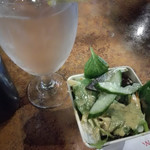 Waraji Japanese Restrant - ミニサラダとお冷