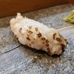 寿司栄 - クエのエンガワ炙り