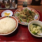 中華食堂　一番館 - ニラレバ定食（600円）