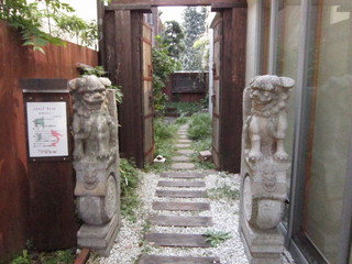 千年茶館 - お店の入口です