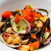 RISTORANTE Orobianco - イカスミを練りこんだスパゲティ 魚介たっぷりのビアンコソース