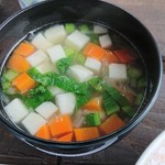 まつが - 温かく優しい野菜スープの味が忘れられない。野菜本来の味が調和している。えぐみ無く、柔らかく、舌に旨味がしみわたる。出汁ではない様な、塩だけで調理したのかしら？とにかく、旨い。