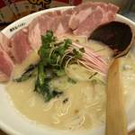 麺や 鳥の鶏次 - レアチャーシュー肉そば