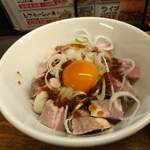 麺や 鳥の鶏次 - レアチャーシュー丼