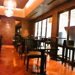 丸福珈琲店 - 店内（奥が喫煙、手前が禁煙）