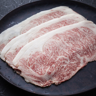 The rare cuts of meat are mainly Tottori Wagyu's highest grade brand, "Manyo Beef"!