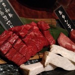 焼肉ヌルボン - 『厚切り牛タン』『厳撰赤身スティック』