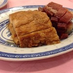 天香楼 - 「金華ハムと湯葉の前菜」　　　　　　　　　　　金華ハムの柔らかくも濃厚な味と湯葉は酒との相性抜群