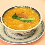 天香楼 - 「蟹の卵と魚翅のスープ」　　　　　　　　　　　これから上海蟹を食べる前に十分に体を温めておきたい