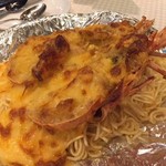 Gateway Cuisine - 「ロブスターのチーズ焼」　　　　　　　　　　　地元の人のイチオシ料理　　下に敷いた麺を絡めて食す