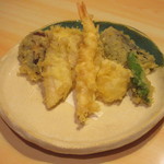 魚心 - 天ぷら盛合せ 950円