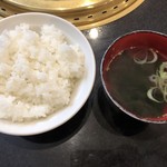 黒毛和牛焼肉 さくら亭 - ご飯とスープ