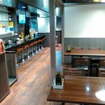 おどるタンタン麺 - 内観。きれいで清潔的。