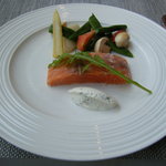 OGINO organic Restaurant - 半生に火を入れたサーモン　サワークリーム添え