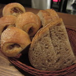 アヒルストア - パン～ベーコンエピ、塩とフルーツのフランスパン、カンパーニュ