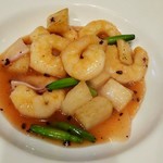 旬彩 - お友達の「海老と山芋」の紅麹炒め。これも紅麹が美味しかった～