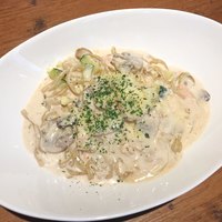 カラーズ - キノコの明太子クリームパスタ
