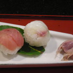 深川 鳩貝 - 前菜（手まり寿司、砂肝のスモーク）